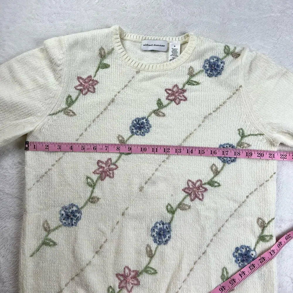 Alfred Dunner Vintage Chenille Sweater embroidered flowers Women’s Sz medium 90s